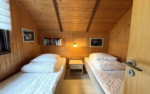 Kalervo - 2.9Km to the Fjord: Lit, Chambre, Bois, Drap De Lit, Design Intérieur, Literie, Plafond, Sol, Meubles, Cadre De Lit