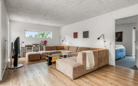 Frille - 1.5Km from the Sea: Design Intérieur, Sol, Mur, Plafond, Sol, Bois, Meubles, Canapé, Pièce, Salon