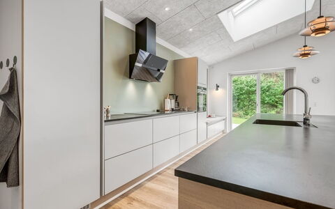 Frille - 1.5Km from the Sea: Cuisine, Sol, Comptoir, Design Intérieur, Bois, Sol, Principaux Appliance, Appareil De Cuisine, Meubles, Plafond
