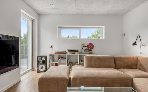 Frille - 1.5Km from the Sea: Mur, Sol, Plafond, Design Intérieur, Sol, Meubles, Pièce, Luminaire, Salon, Électroménager