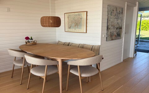 Raadengaard - 400M from the Sea: Meubles, Sol, Sol, Bois, Design Intérieur, Table Cuisine Et Salle A Manger, Table, Parquet, Salle À Manger, Chaise