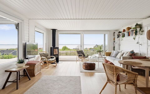 Raadengaard - 400M from the Sea: Bois, Design Intérieur, Plafond, Meubles, Sol, Sol, Domicile, Parquet, Salon, Chaise