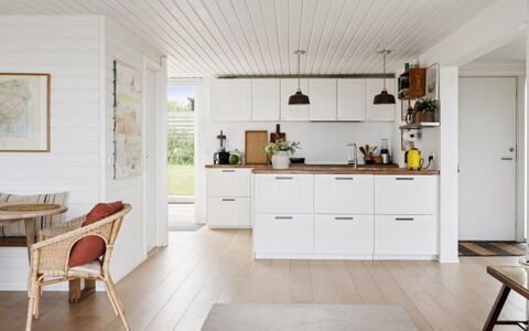 Raadengaard - 400M from the Sea: Sol, Meubles, Bois, Cabinetry, Comptoir, Design Intérieur, Sol, Cuisine, Domicile, Parquet