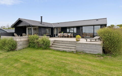 Raadengaard - 400M from the Sea: Toit, Maison, Chalet, Domicile, Porche, Siding, Allée, Biens, Ferme, Cour