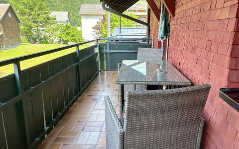 Mellau Appartments: Meubles, Chaise, Mobilier De Jardin, Porche, Tableau De Plein Air, Balcon, Ombre, Dur, Tache De Bois, Plate-Forme