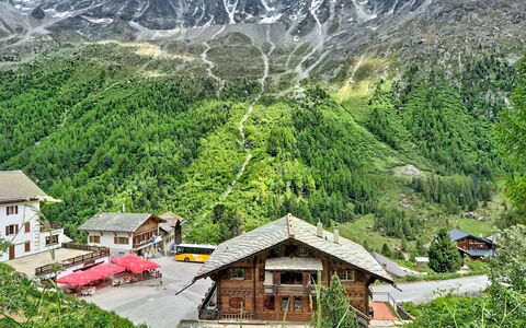 La Patrouille des Glaciers: Montagnes Relief, Montagne, Colline, Chaîne De Montagnes, Maison, Montagnes, Station De Montagne, Zone Rurale, Vallée, Paysage