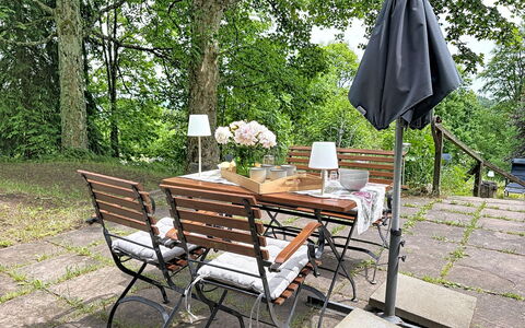 Auszeit für Körper und Seele: Meubles, Mobilier De Jardin, Chaise, Table, Tableau De Plein Air, Jardin, Ombre, Pot De Fleur, Dur, Table Cuisine Et Salle A Manger
