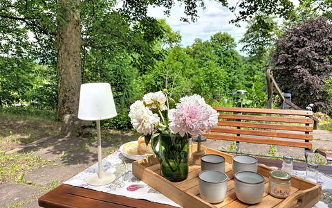 Auszeit für Körper und Seele: Meubles, Table, Pot De Fleur, Tableau De Plein Air, Mobilier De Jardin, Jardin, Plante D'Appartement, Serveware, Chaise