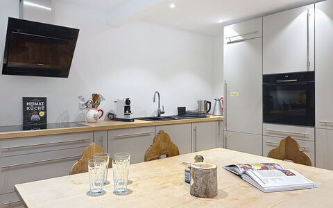 Auszeit für Körper und Seele: Meubles, Design Intérieur, Appareil De Cuisine, Cuisine, Sol, Comptoir, Bois, Cabinetry, Plafond, Sol