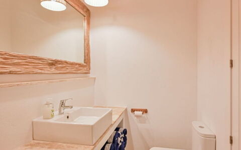 Romantica: Lavabo, Salle De Bains, Mur, Luminaire Plomberie, Sol, Bois, Sol, Design Intérieur, Évier, Armoire De Toilette