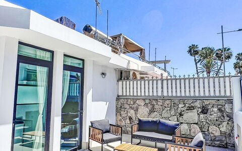 Sand, Sea and Love: Mobilier De Jardin, Chaise, Balcon, Piscine, Hôtel, Daylighting, Appartement Penthouse, Recours
