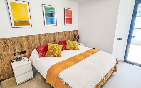 Sand, Sea and Love: Lit, Meubles, Design Intérieur, Literie, Chambre, Drap De Lit, Sol, Mur, Sol, Bois