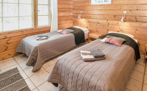 Joutsen: Bois, Sol, Design Intérieur, Sol, Meubles, Plafond, Lit, Pièce, Parquet, Chambre