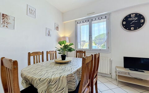 L'Estuaire: Meubles, Design Intérieur, Sol, Pièce, Bois, Sol, Salle À Manger, Plafond, Table Cuisine Et Salle A Manger, Éclairage