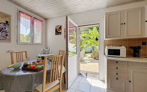 L'Estuaire: Meubles, Bois, Sol, Sol, Comptoir, Design Intérieur, Cuisine, Principaux Appliance, Chaise, Domicile