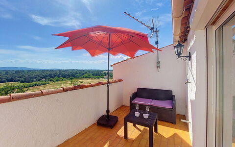 Bellevue: Bois, Sol, Domicile, Appartement, Tache De Bois, Chambre, Dur, Lit, Balcon, Literie
