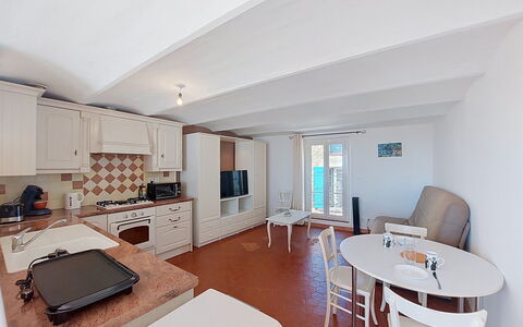 Bellevue: Meubles, Design Intérieur, Sol, Sol, Bois, Cuisine, Plafond, Comptoir, Table Cuisine Et Salle A Manger, Table