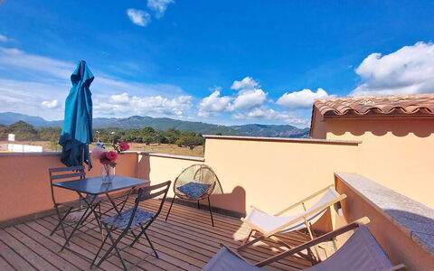 Hameau de Saint Cyprien: Meubles, Mobilier De Jardin, Domicile, Appartement, Balcon, Chaise, Tache De Bois, Ombre, Villa, Dur