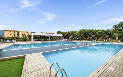 Hameau de Saint Cyprien: Meubles, Mobilier De Jardin, Chaise, Jardin, Arrière-Cour, Ombre, Cour, Aménagement Paysager, Eco Hôtel, Tableau De Plein Air