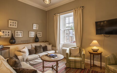 Lauderdale Apartment: Meubles, Mobilier De Jardin, Chaise, Jardin, Arrière-Cour, Ombre, Cour, Aménagement Paysager, Eco Hôtel, Tableau De Plein Air