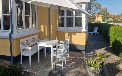 Sunaj - 350M from the Sea: Meubles, Mobilier De Jardin, Chaise, Porche, Ombre, Porte, Tableau De Plein Air, Parapluie, Structure En Plein Air, Patio