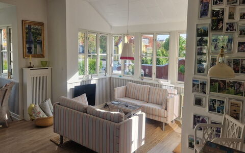 Sunaj - 350M from the Sea: Meubles, Design Intérieur, Sol, Sol, Canapé, Bois, Plafond, Salon, Pièce, Table