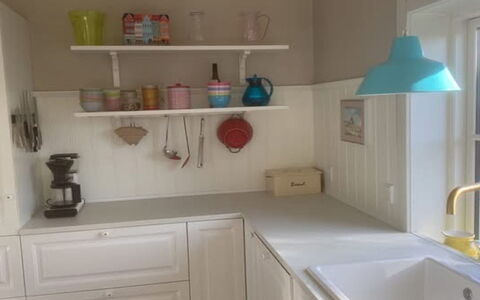 Sunaj - 350M from the Sea: Design Intérieur, Meubles, Cabinetry, Cuisine, Sol, Comptoir, Plafond, Éclairage, Luminaire, Placard