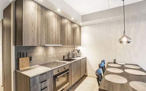 Äkäspokka: Design Intérieur, Sol, Bois, Plafond, Meubles, Sol, Luminaire, Cabinetry, Appartement, Parquet