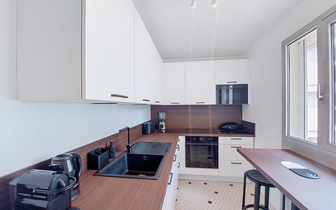 Joigny: Cuisine, Comptoir, Design Intérieur, Appareil De Cuisine, Cabinetry, Sol, Bois, Principaux Appliance, Meubles, Plafond