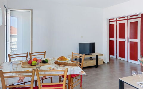 Les Dunes: Meubles, Sol, Sol, Design Intérieur, Chaise, Table, Table Cuisine Et Salle A Manger, Plafond, Porte, Salle À Manger