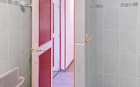 Les Dunes: Mur, Sol, Sol, Luminaire Plomberie, Plomberie, Tuile, Pièce, Salle De Bains, Plafond, Robinet