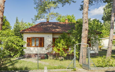 Stefano: Bâtiment, Arbre, Fenêtre, Maison, Domicile, Chalet, Architecture, Toit, Zone Rurale, Arbuste