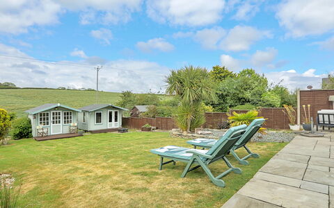 Shoe Buttons Cottage at Gap Road: Jardin, Lot Terre, Domicile, Chalet, Pelouse, Couverture De Sol, Arrière-Cour, Cour, Aménagement Paysager, Mobilier De Jardin