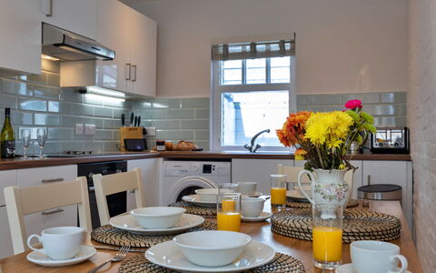 Farmhouse Cottage, Nether Burrows: Meubles, Design Intérieur, Appareil De Cuisine, Vaisselle, Cuisine, Comptoir, Principaux Appliance, Sol, Éclairage, Plafond