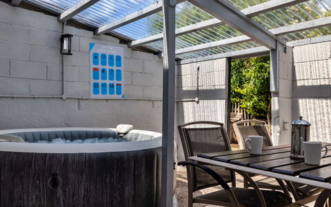 Farmhouse Cottage, Nether Burrows: Piscine, Mobilier De Jardin, Meubles, Composite, Jacuzzi, Plate-Forme, Baignoire, Luminaire Plomberie, Ombre