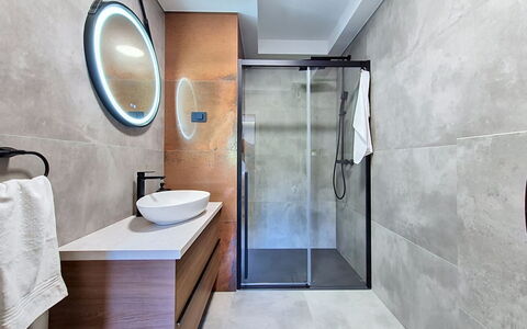 Sunce: Sol, Sol, Luminaire Plomberie, Design Intérieur, Salle De Bains, Plomberie, Robinet, Domicile, Miroir, Armoire De Toilette