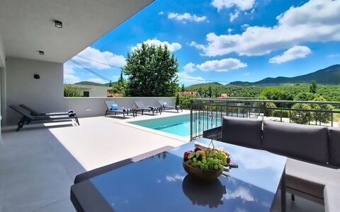 Sunce: Piscine, Recours, Mobilier De Jardin, Eco Hôtel, Ombre, Chaise, Hôtel, Ville Resort, Balcon, Villa