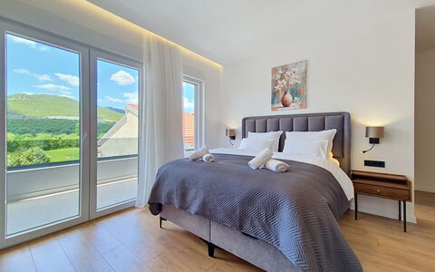 Sunce: Design Intérieur, Plafond, Domicile, Pièce, Appartement, Lit, Oreiller, Dur, Hôtel, Chambre