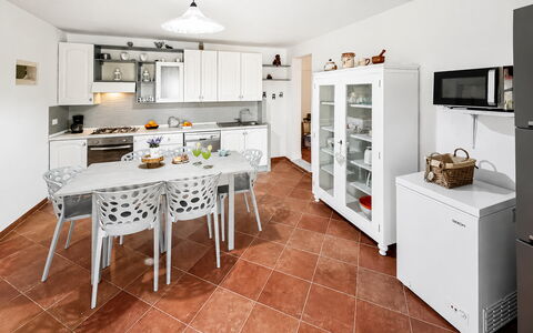 Villa le 2 Emme: Meubles, Cuisine, Design Intérieur, Sol, Sol, Comptoir, Appareil De Cuisine, Principaux Appliance, Cabinetry, Bois
