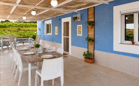 Villa le 2 Emme: Meubles, Table, Chaise, Table Cuisine Et Salle A Manger, Design Intérieur, Mobilier De Jardin, Tableau De Plein Air, Salle À Manger, Patio, Plante D'Appartement