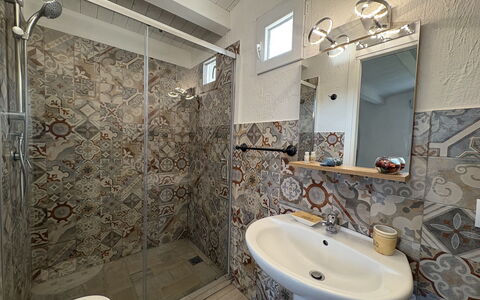 Villa Emme: Sol, Luminaire Plomberie, Sol, Design Intérieur, Salle De Bains, Plafond, Lavabo, Toilette, Évier, Plomberie