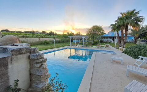 Villa le 2 Emme: Bleu, Piscine, Recours, Caractéristique De L'Eau, Loisir, Ombre, Aménagement Paysager, Eco Hôtel, Jardin, Biens