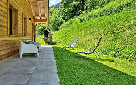 Chalet le Bleusy: Chalet, Jardin, Pelouse, Aménagement Paysager, Eco Hôtel, Cour, Dur, Planche, Mobilier De Jardin, Ferme