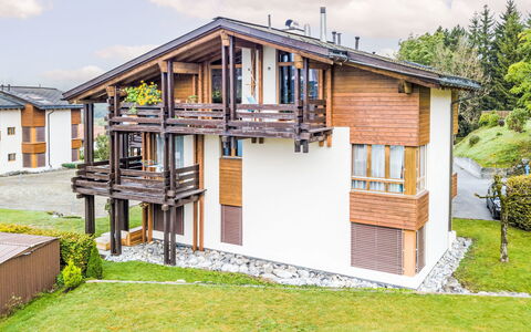 Casa la Streila: Façade, Zone Résidentielle, Maison, Domicile, Architecture, Chalet, Balcon, Porte, Siding, Appartement