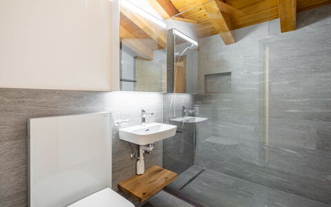 Casa la Streila: Sol, Sol, Bois, Design Intérieur, Luminaire Plomberie, Plafond, Domicile, Évier, Pièce, Salle De Bains