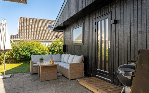 Ensio - 750M from the Sea: Bois, Meubles, Chaise, Mer, Appartement, Balcon, Océan, Ombre, Mobilier De Jardin, Tache De Bois