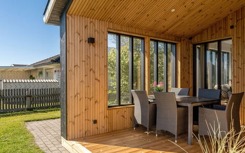 Ensio - 750M from the Sea: Bois, Meubles, Chaise, Mer, Appartement, Balcon, Océan, Ombre, Mobilier De Jardin, Tache De Bois