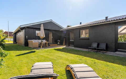 Ensio - 750M from the Sea: Bois, Meubles, Chaise, Mer, Appartement, Balcon, Océan, Ombre, Mobilier De Jardin, Tache De Bois