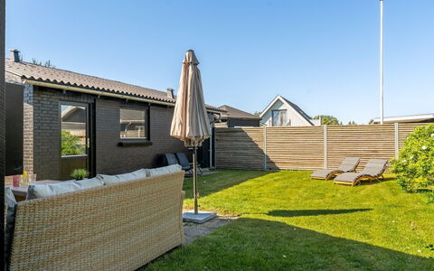 Ensio - 750M from the Sea: Bois, Meubles, Chaise, Mer, Appartement, Balcon, Océan, Ombre, Mobilier De Jardin, Tache De Bois