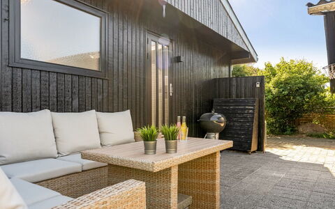 Ensio - 750M from the Sea: Bois, Meubles, Chaise, Mer, Appartement, Balcon, Océan, Ombre, Mobilier De Jardin, Tache De Bois